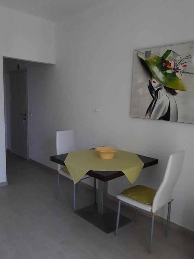 מאקרסקה Apartment With Free And Private Parking מראה חיצוני תמונה