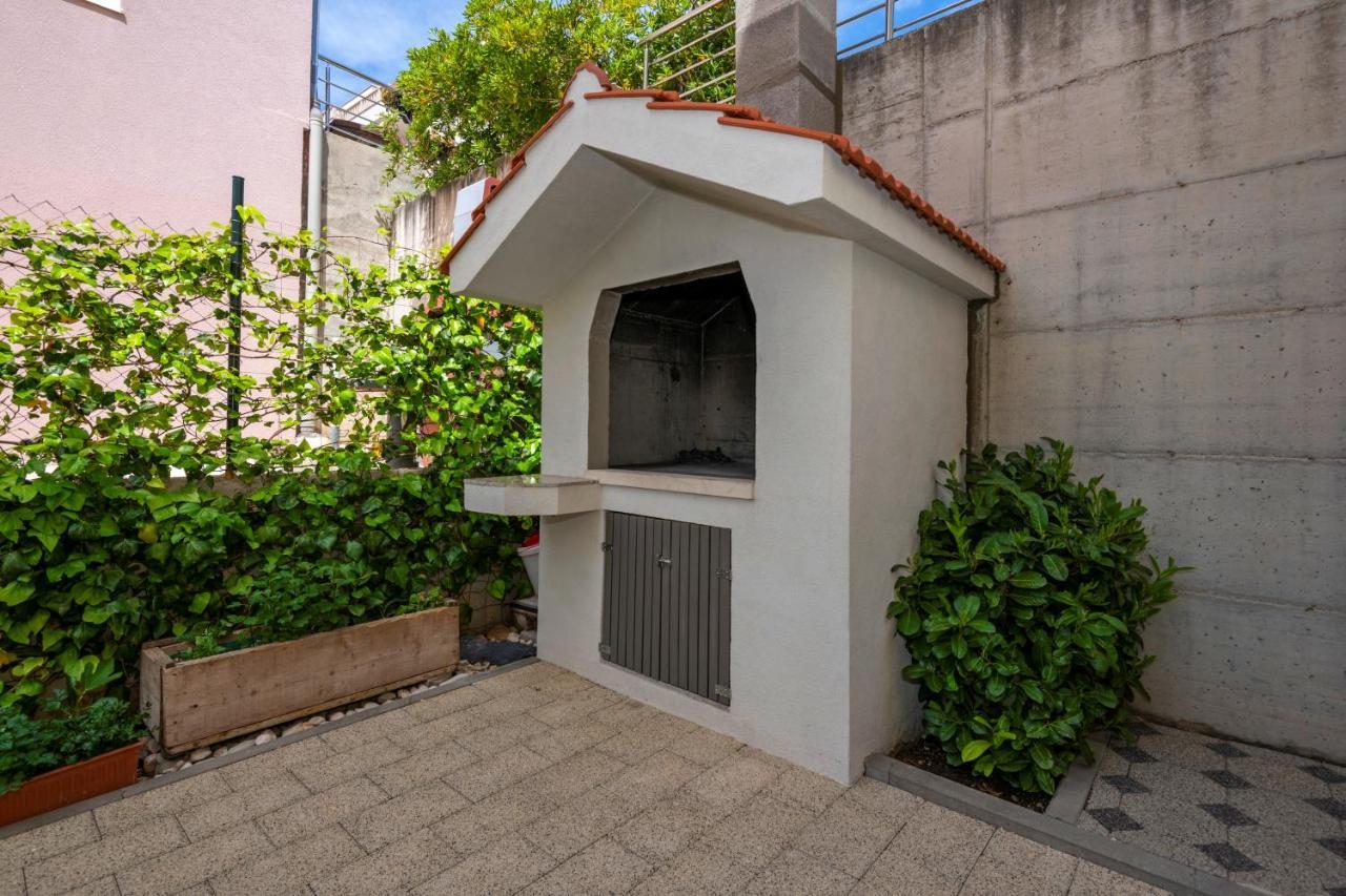 מאקרסקה Apartment With Free And Private Parking מראה חיצוני תמונה