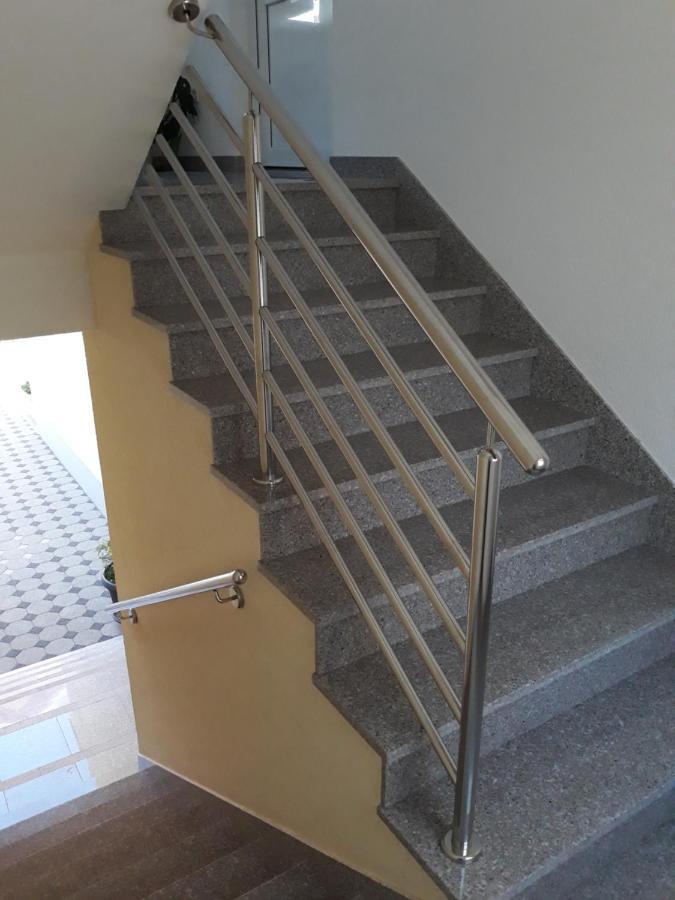 מאקרסקה Apartment With Free And Private Parking מראה חיצוני תמונה