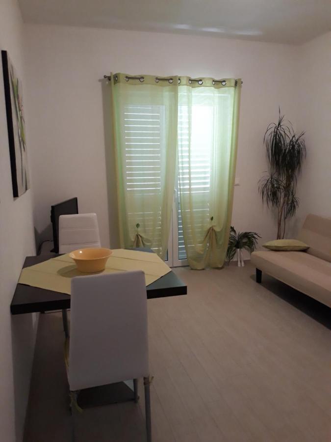 מאקרסקה Apartment With Free And Private Parking מראה חיצוני תמונה