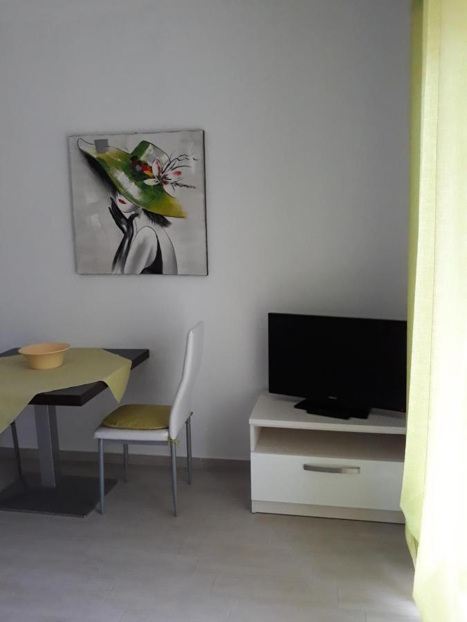 מאקרסקה Apartment With Free And Private Parking מראה חיצוני תמונה
